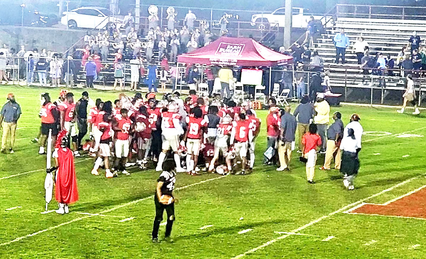 Magee Keeps Perfect Season Alive