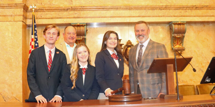 Area Students Serve as Pages in MS House of Representatives