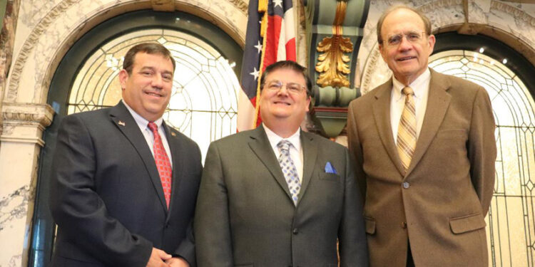 Dr. Joe Wiggins Delivers Opening Prayer to Mississippi Senate