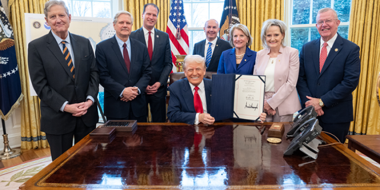 At White House, Hyde-Smith Watches Trump Sign Death Knell to Two Biden Energy Rules