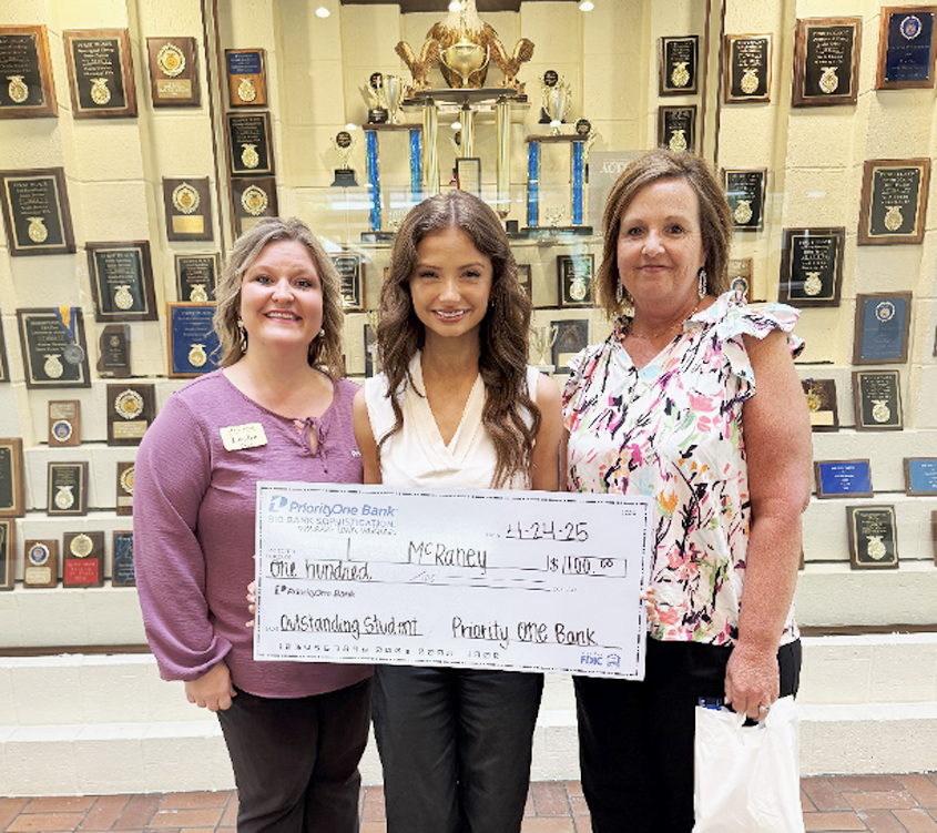 Lauren McRaney PriorityOne Bank’s Outstanding Student for Term 3