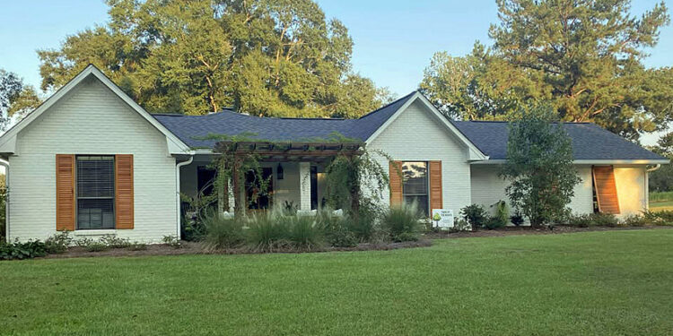 McDonnieal Home Named September Yard of the Month