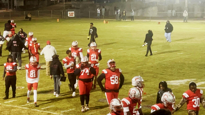 Seminary Bulldogs Defeat Magee Trojans 30-27 in Thursday night Play