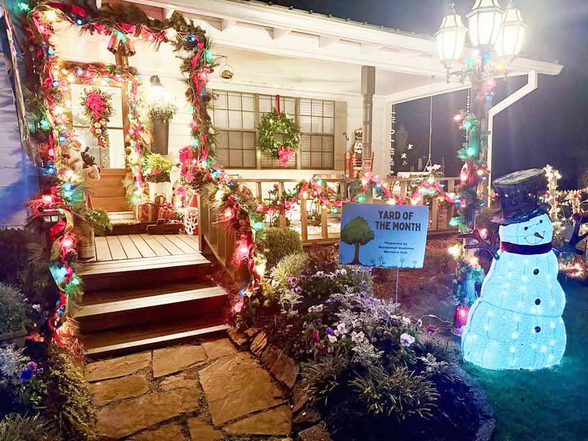 🌿 December’s Yard of the Month 🌿  Mendenhall Business Women’s Club Honors Kati Winningham