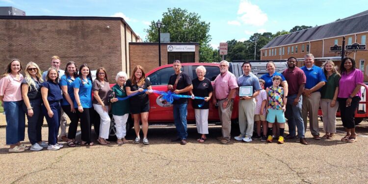 Hometown Pest Solutions Holds Ribbon Cutting