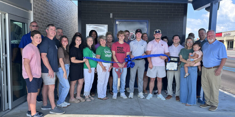 7 Brew Celebrates Ribbon Cutting and a Warm Welcome to Magee