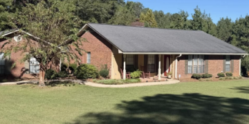 Tammy Sullivan’s Home Selected for October Yard of the Month in Mendenhall